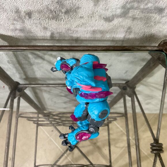 Mr Beast Lab Mutators Iconic Blue Panther Action Figure Moose Toys posable - Picture 5 of 11